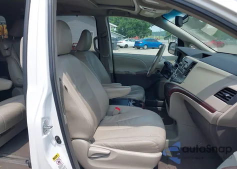 2011 Toyota Sienna Xle V6 из США, поврежденный, VIN 5TDYK3DC9BS039639